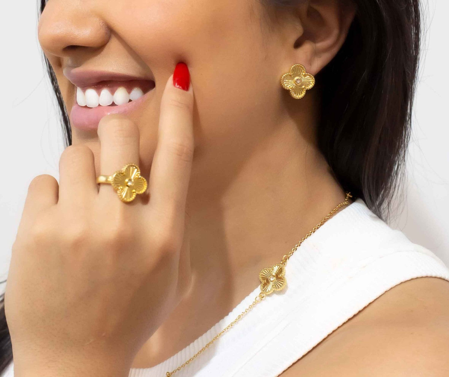 Brinco Trevo Dourado