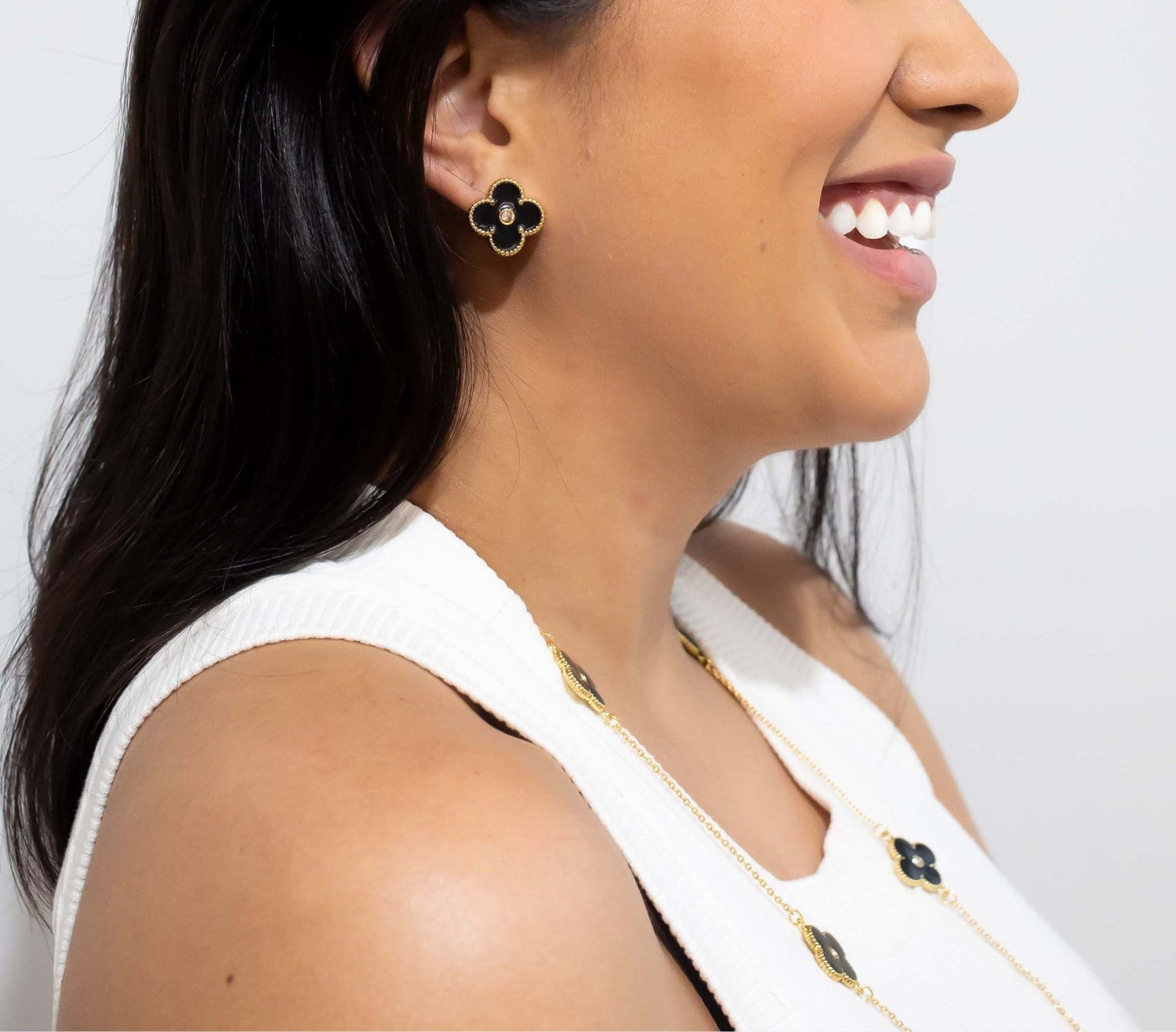 Brinco Trevo Ouro com Preto